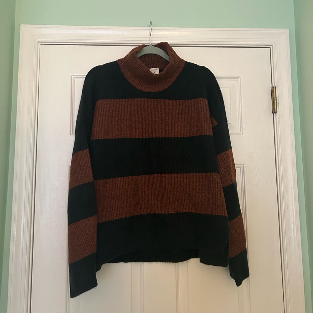 (NWT) Abercrombie & Fitch Classic Turtleneck - Picture 2 of 7
